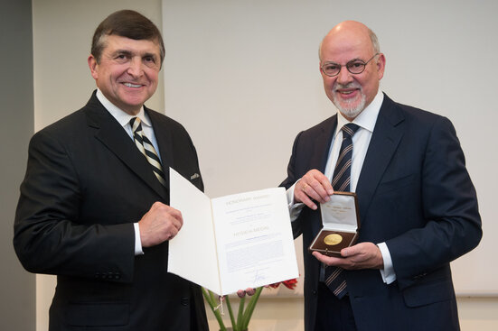 Laureate Hygieia Medal 2013 - W. A. Rutala (left), M. Exner (right)