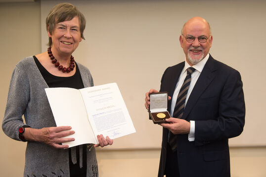 Preisträgerin Prof Sally F. Bloomfield